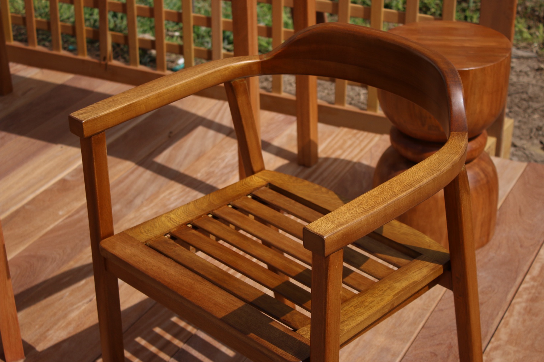 Mueble en madera de alta densidad con vista frontal