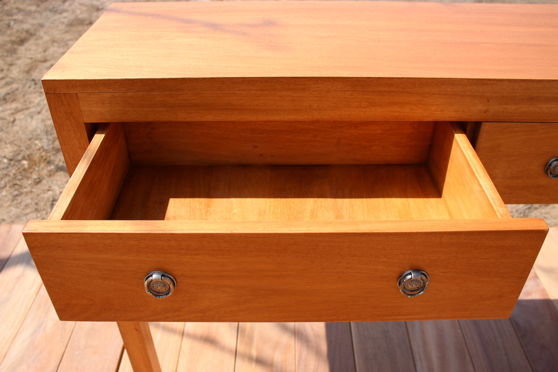 Mueble de madera con perspectiva 3/4