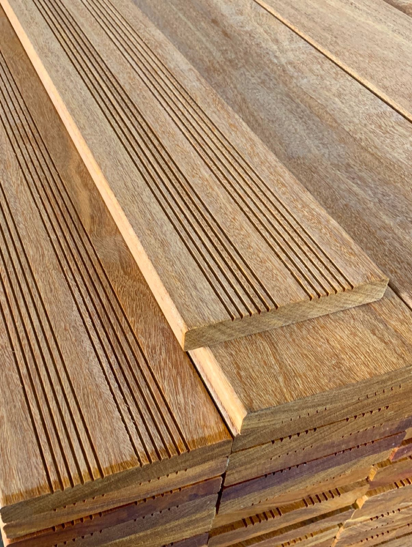 Tablones de decking instalados