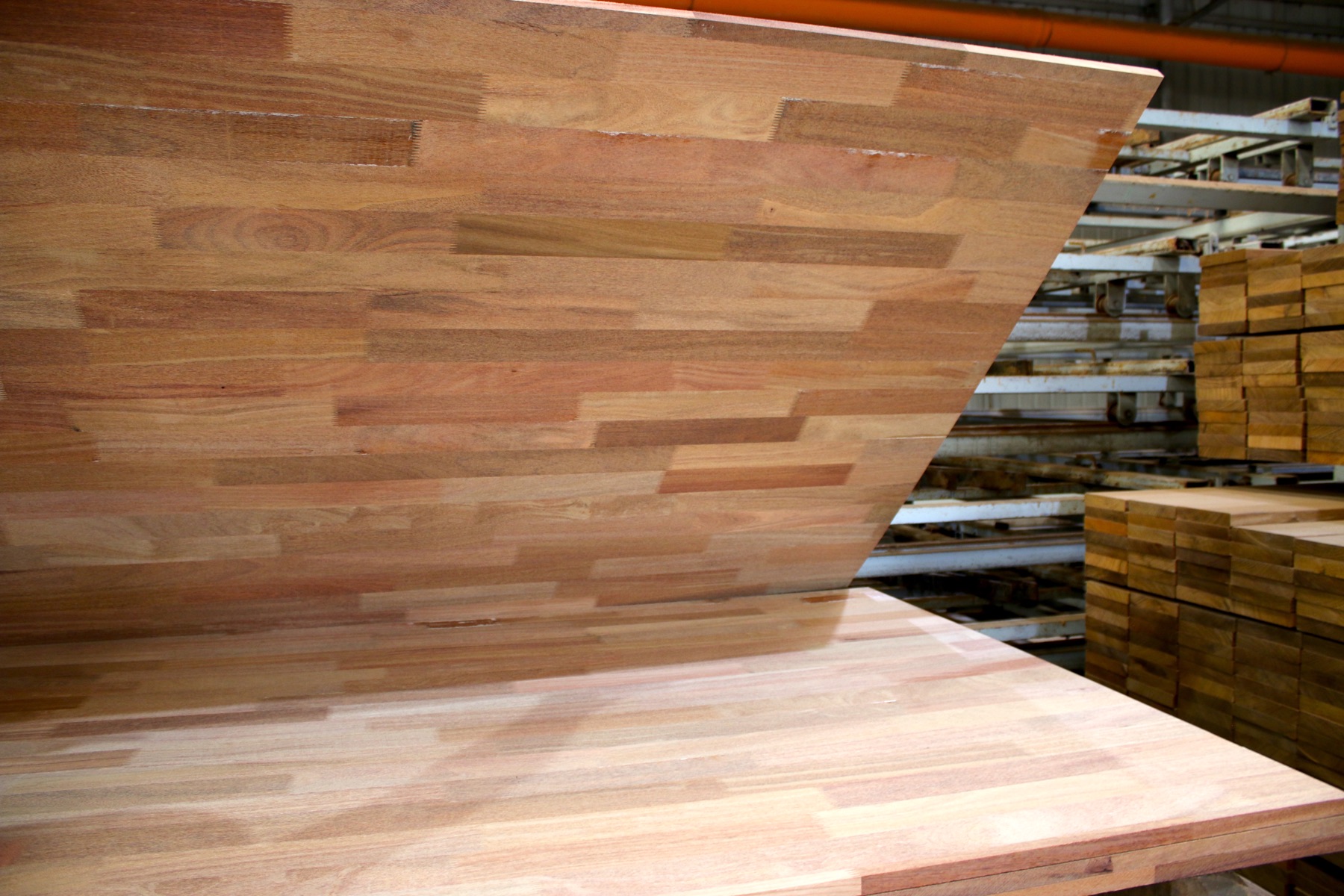 Detalle de plancha de madera de alta densidad
