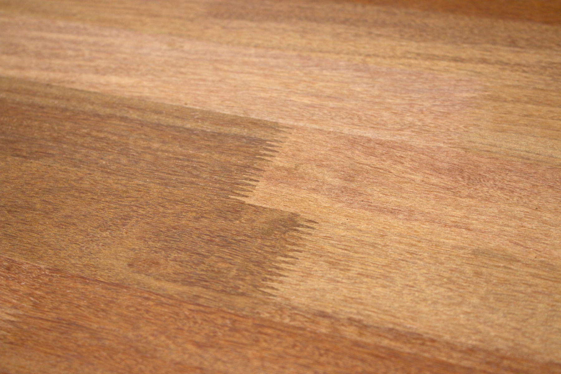 Plancha de madera con veta marcada