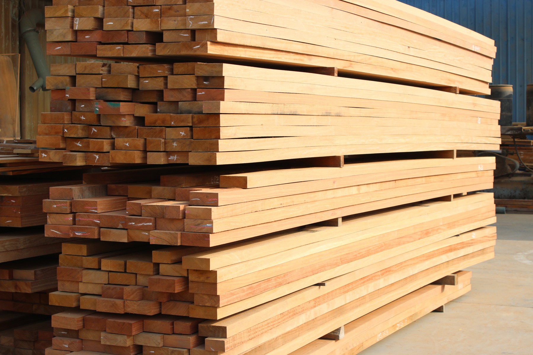 Vigas de madera de alta densidad